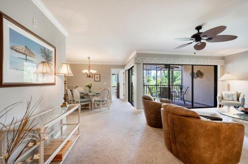 586 Beachwalk Cir, Naples, FL 34108-7734