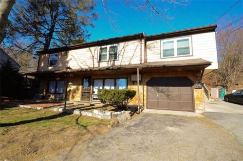 954 Elm St, Woonsocket RI  02895-3501 exterior