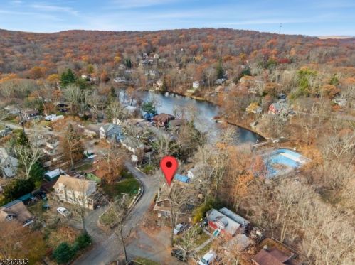 10 Poplar Grove Ter, West Milford NJ  07480-4006 exterior