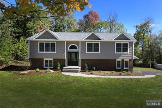16 Beverly Rd, Hillsdale, NJ 07642-1002