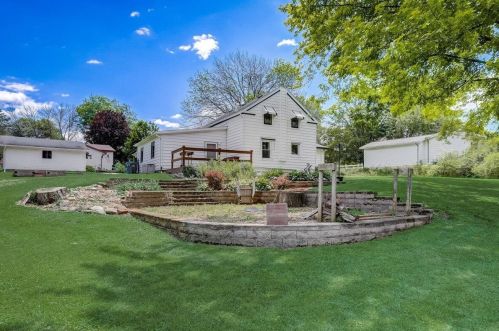1520 Sandy Ln, Watertown, WI 53098-1611