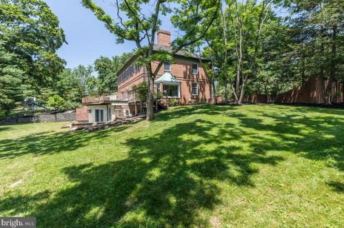 213 Constitution Dr, Princeton NJ  08540-6711 exterior
