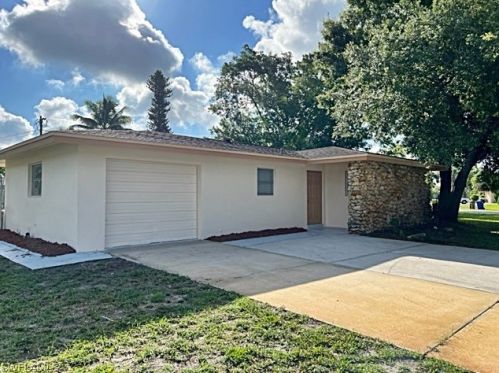 1418 Homestead Rd, Lehigh Acres, FL 33936-4829