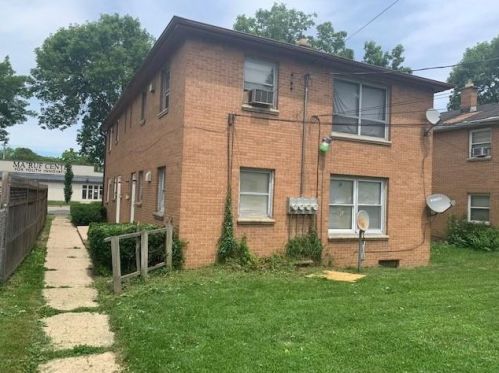 2107 Hampton Ave, Milwaukee WI  53209-5737 exterior