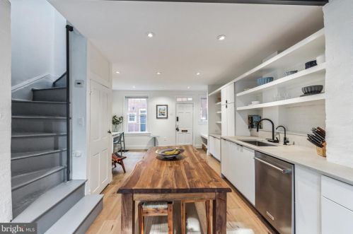 320 Iseminger St, Philadelphia PA  19107-5904 exterior