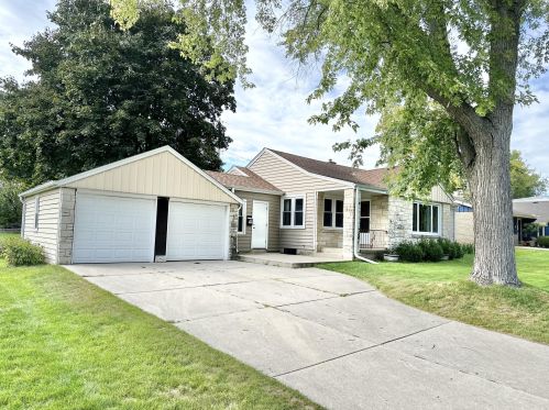 113 Orchard St, Thiensville, WI 53092-1508