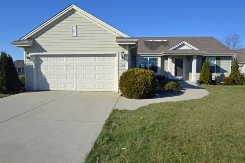 1344 Bluebird Ct, Oconomowoc, WI 53066-2394