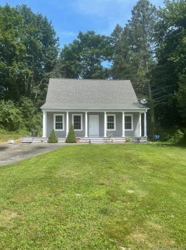 22 Daniel St, Norwich, CT 06360-3319