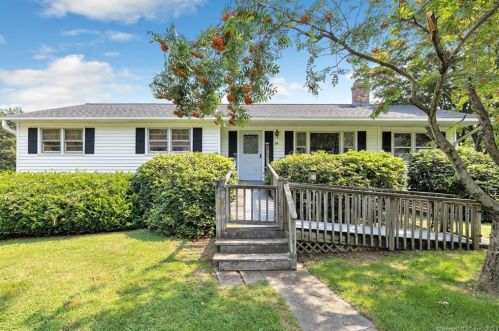 45 Cribbins Ave, Huntington, CT 06484-2203
