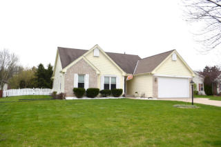 8135 Lakewood Ln, Hales Corners, WI 53132-9660
