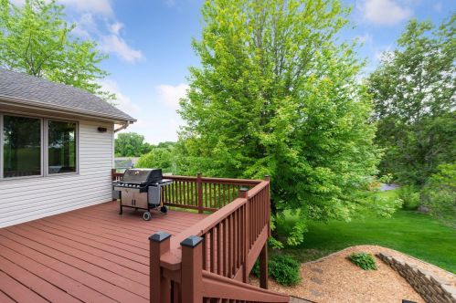 1888 White Oak Dr, Chaska MN  55318-2878 exterior