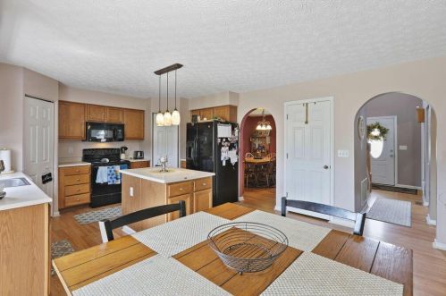 438 Wagon Ave, Pataskala OH  43062-8060 exterior