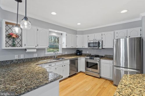 300 E St, Purcellville VA  20132-3317 exterior