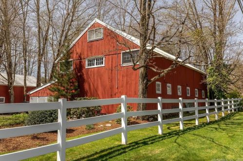 55 Good Hill Rd, Woodbury CT  06798-2623 exterior