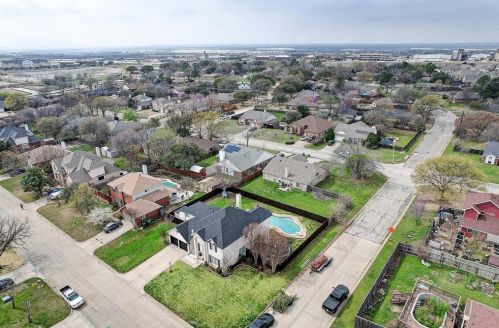 2213 Brooklake St, Denton TX  76207-1623 exterior