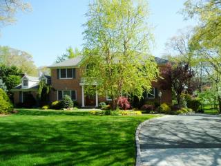 812 Lenape Trl, Westfield, NJ 07090-3817
