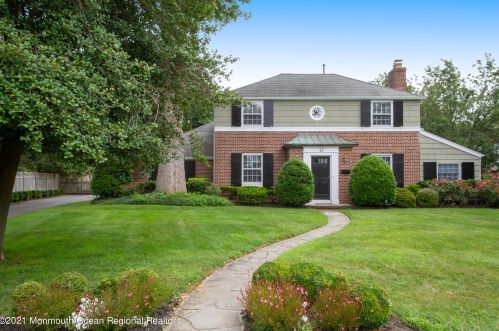 43 Woodland Dr, Red Bank, NJ 07704