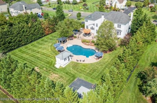 6 Courtney Ct, East Freehold NJ 07728-9563 exterior