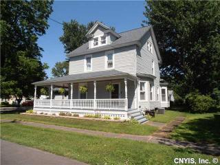 128 Elm St, Minoa, NY 13116-1520