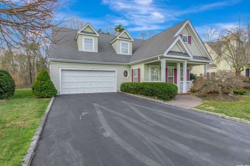 76 Golden Spruce Dr, Baiting Hollow, NY 11933-1494