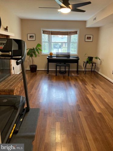 303 Orchard Cir, Hamilton VA  20158-9700 exterior