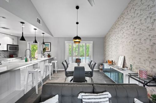1120 Louise Dr, Palm Springs CA  92262-3209 exterior