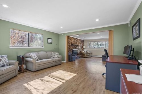 6 Mayer Dr, Airmont NY  10901-3807 exterior