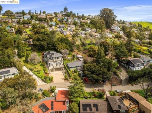 7832 Hillmont Dr, Oakland, CA 94605-3326