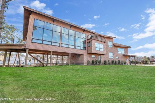 49 Cherokee Ln, Bricktown NJ  08724-4405 exterior