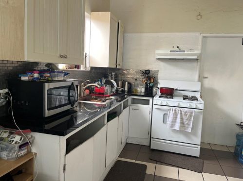 181 Dumbarton Ave, Redwood City CA  94063-3264 exterior