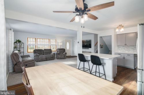 1221 Oakwood Rd, Tavistock NJ  08033-3632 exterior