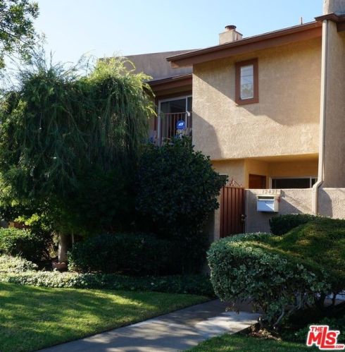 12421 Ramona Ave, Hawthorne, CA 90250-4327