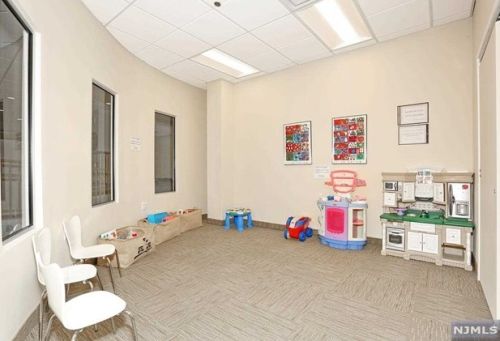 3402 Rio Vista Dr, Mahwah NJ  07430-4005 exterior