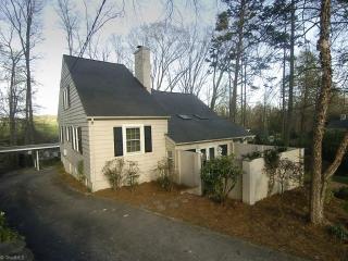 1705 Meadowbrook Dr, Winston Salem, NC 27104-1117