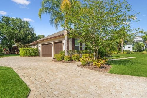 9468 Waterford Oaks Dr, Winter Haven, FL 33884-2233