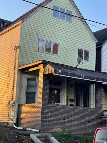 1835 Willow St, Mckeesport, PA 15132-4551