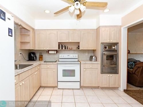 934 72nd St, Hialeah FL  33014-5226 exterior