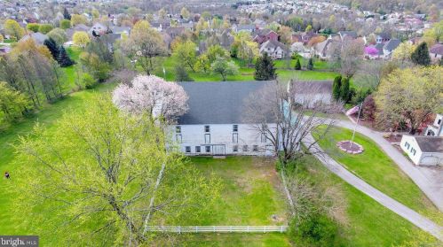 6411 Devonshire Hts Rd, Harrisburg PA 17111-4818 exterior