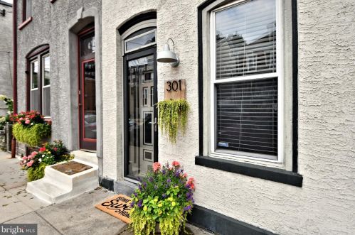 301 Hermitage St, Philadelphia, PA 19128-4605