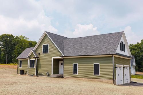 10 Woodward Rd, Lincoln RI  02865-4917 exterior