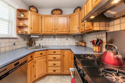 11 Sutton Pl, Crotonville NY  10562-4419 exterior