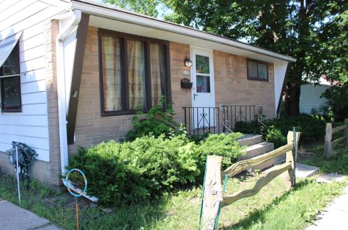 1005 Montana St, Milwaukee, WI 53207-2219