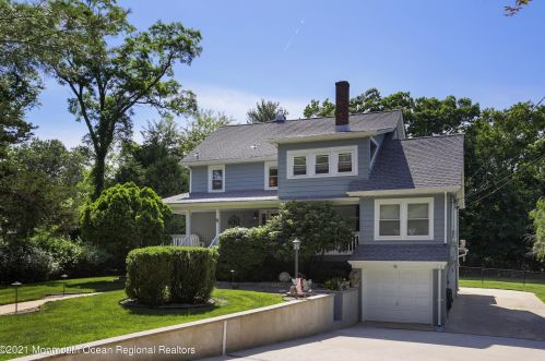 17 Roma Ct, Lincroft, NJ 07738-1422