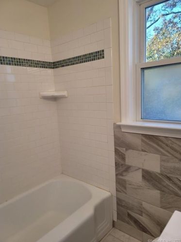 11 Senga Rd, Norwalk CT  06854-2520 exterior