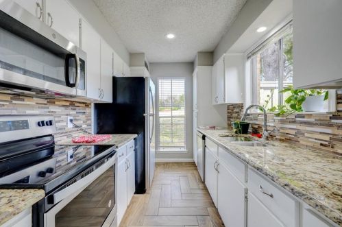 4601 Country Creek Dr, Dallas, TX 75236-1207