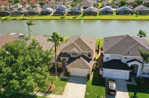 1040 Lake Berkley Dr, Kissimmee, FL 34746-6127