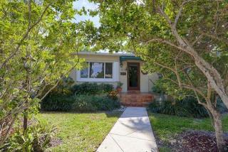 916 Polk St, Hollywood, FL 33019-1319