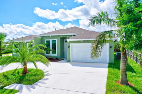 502 Dailey Ave, Fort Pierce, FL 34953-3027