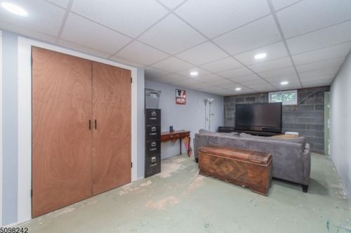 61 Flanders Rd, Mount Olive NJ  07828-3518 exterior
