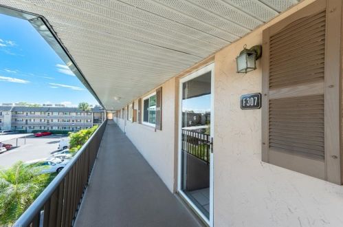 5419 Rattlesnake Hammock Rd, Naples FL  34113-7422 exterior